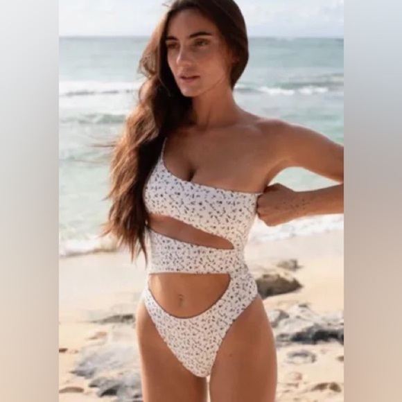 Jack’s Swimwear Women’s Floral Cutout One Piece Swimsuit Cream Size L Vacation - Picture 1 of 7